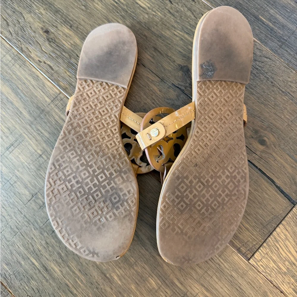 Tory Burch Tan Sandals with Logo Detail - Picture 2 of 4